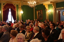 45 v. Juhla yleisöä