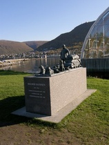 Tromsassa Hansseenin  muistomerkki