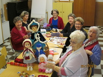 Askartelijat korjaa ja uusii 