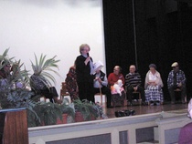 Ohjelmatiimin Sketsi esitys WPK talolla